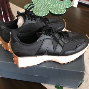 New Balance 327 Size 7 Brand New with Box